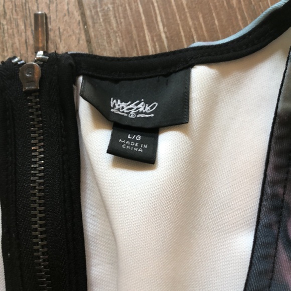 Women’s Sleeveless Dress - Picture 4 of 4